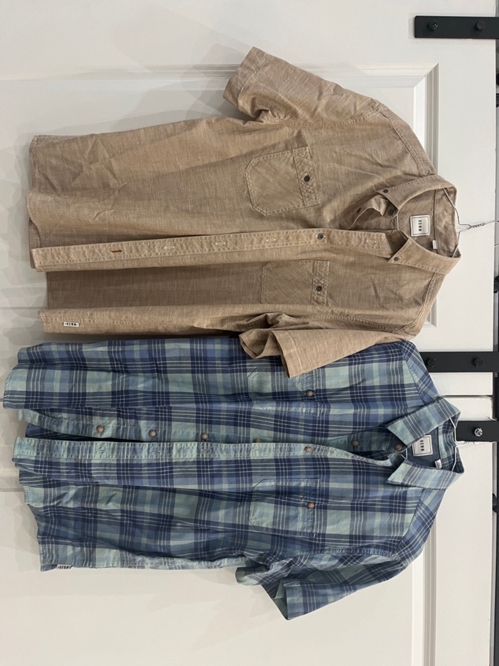 Casual Short-Sleeve Button-Down Shirt in Tan by